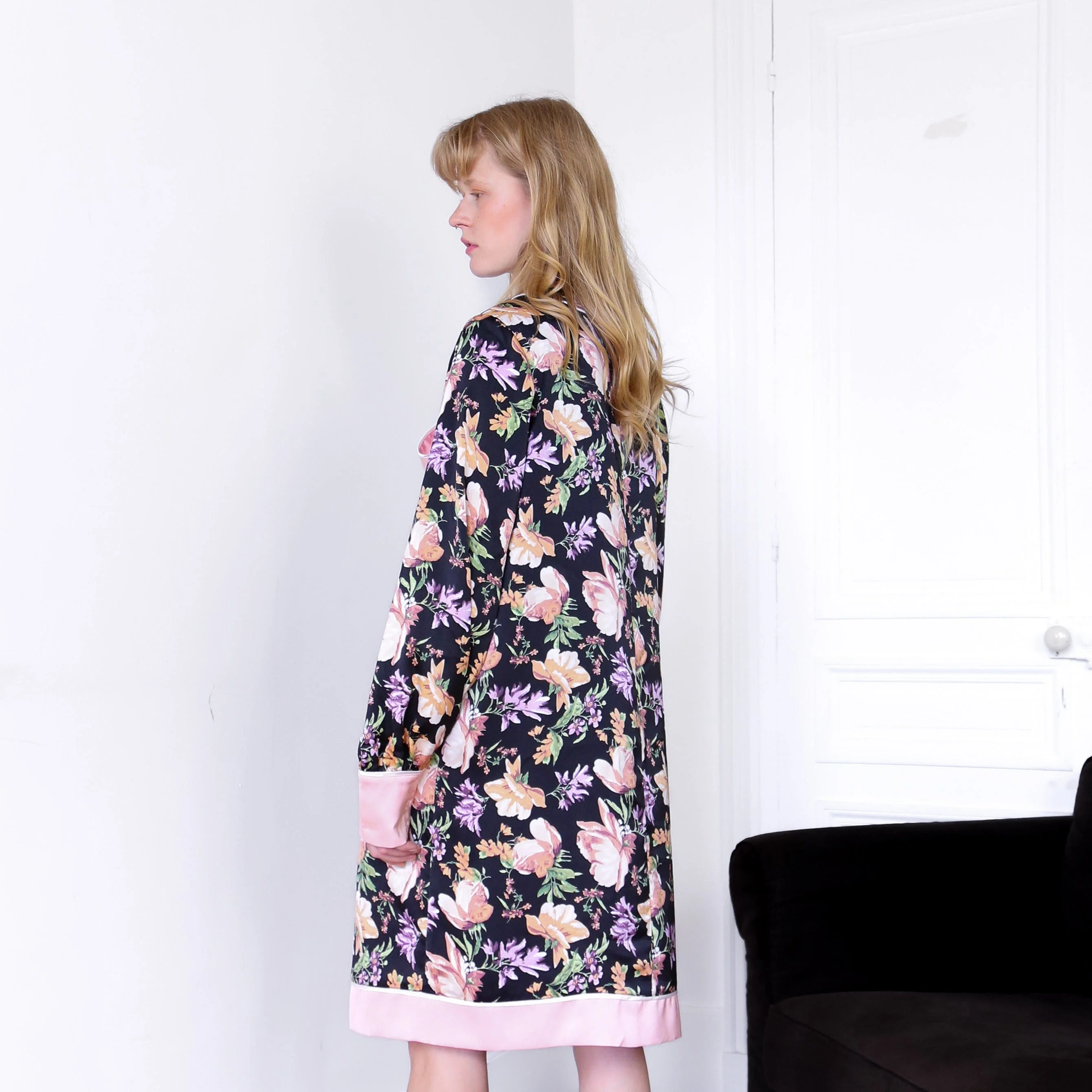 Robe Simone Noir Studio - Image 2